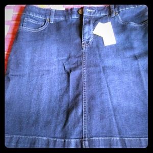 Jean skirt . mid rise